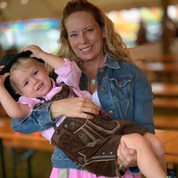 Meet your Posher, Jennifer - Picture 1 of 1